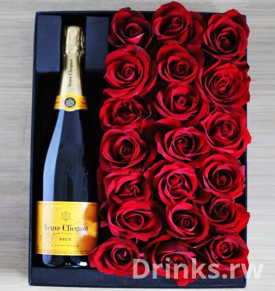 Une Boite Pleine De Roses