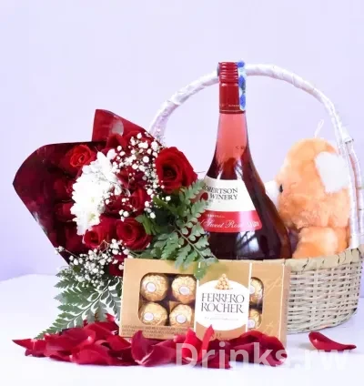 Robertson red sweet wine and red roses gift basket